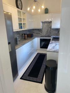 Køkken eller tekøkken på 2 Bed Apartment in Addlestone Free Parking + 12 billeder