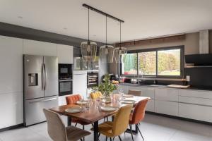 Η κουζίνα ή μικρή κουζίνα στο Villa Ty Laouen - Proche Plage