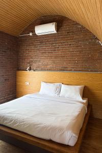 Ένα ή περισσότερα κρεβάτια σε δωμάτιο στο Froghouse Canggu