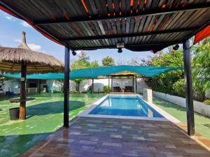 an image of a swimming pool under a pergola at Casa mono ambiente y piscina. in Limpio