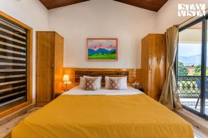 Afbeelding uit fotogalerij van StayVista at Bella Villa with Bathtub, Pool, WiFi in Asangaon +32 foto's