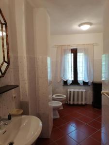 Koupelna v ubytování Cascina Frati