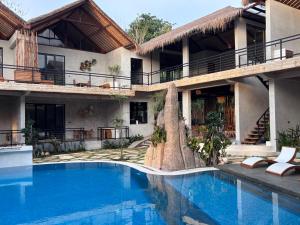 La pileta dentro o cerca de Bella Vida Resort