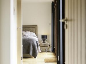 Postel nebo postele na pokoji v ubytování Unique Gated Detached Home in Canterbury, Close To City Centre