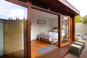 Ένα ή περισσότερα κρεβάτια σε δωμάτιο στο The Hidden Luxurious Home Everyone Wants to Find! +13 φωτογραφίες