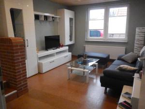 TV a/nebo společenská místnost v ubytování Ferienhaus Kornew Lütte