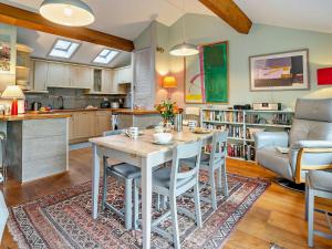 a kitchen and living room with a table and chairs at 2 Bed in Brecon Town BN140 in Brecon