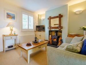 a living room with a couch and a fireplace at 2 Bed in Ventnor 90147 in Ventnor
