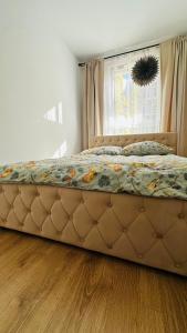 En eller flere senge i et værelse på Nature & Design - Apartament pod lasem