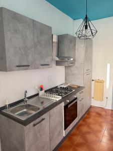 Η κουζίνα ή μικρή κουζίνα στο Your oasis in the city!