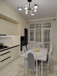 Kuchyň nebo kuchyňský kout v ubytování Bright harbor