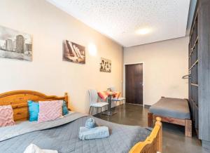 a bedroom with two beds and a desk at Bacchus Holiday Homes in Bacharach