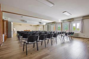 a room with rows of chairs in a building at Alojamiento cristo rey in Pozuelo de Alarcón