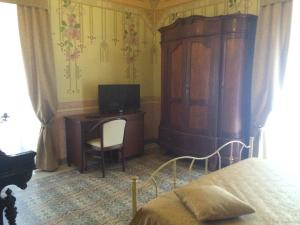 A bed or beds in a room at Hotel Sant'Anna