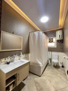 Ένα μπάνιο στο Garden View apartment