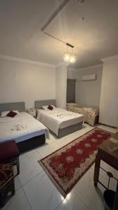 Ένα ή περισσότερα κρεβάτια σε δωμάτιο στο Falcon pyramids inn +123 φωτογραφίες