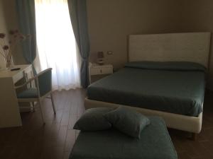 A bed or beds in a room at Hotel Sant'Anna