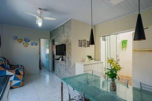 TV a/nebo společenská místnost v ubytování Casa de férias familiar com linda vista à 300m da Meia Praia de Navegantes + 89 fotografií