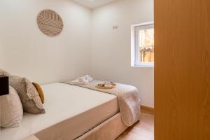 Postel nebo postele na pokoji v ubytování Bright & Spacious Flat in Matosinhos by HostWise