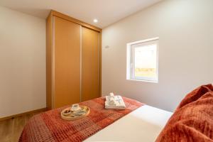 Postel nebo postele na pokoji v ubytování Bright & Spacious Flat in Matosinhos by HostWise