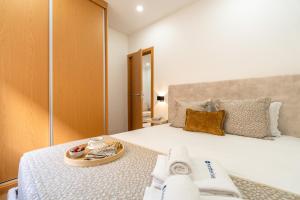 Postel nebo postele na pokoji v ubytování Bright & Spacious Flat in Matosinhos by HostWise + 26 fotografií
