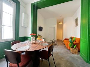 Posezení v ubytování Celestine - appartement 4 personnes - check in h24 - wifi