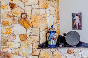 a stone wall with a vase sitting on a shelf at Mar a Lago - Beira Mar Barra Velha - 4 Quartos in Barra Velha +105 photos