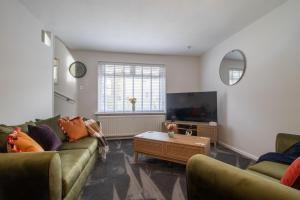 Μια τηλεόραση ή/και κέντρο ψυχαγωγίας στο Corsehill Cottage - 3 Bedroom, 2 bathroom House