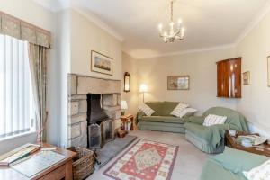 Posezení v ubytování 3 Bed in Newton oc-n33394