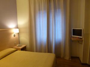 TV a/nebo společenská místnost v ubytování Hotel Da Cesare