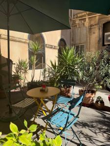 Taman di luar Le Cosy des Halles