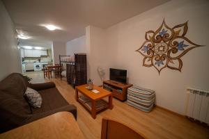 a living room with a couch and a tv at Las torres 1 in Calatayud