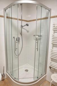 Ένα μπάνιο στο NB 04 - Ferienwohnung 3 Zimmer Seeblick