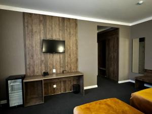 Μια τηλεόραση ή/και κέντρο ψυχαγωγίας στο Гостиница БУРСА +23 φωτογραφίες