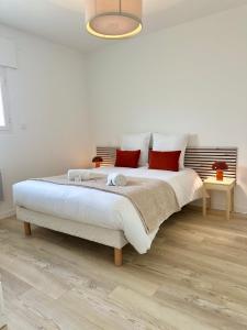 Postel nebo postele na pokoji v ubytování L'Atelier des Couleurs - T2 Neuf - plain-pied