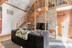 Televiisor ja/või meelelahutuskeskus majutusasutuses 1 Bed in Menheniot oc-t29268