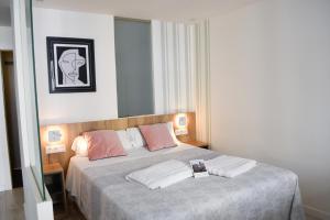 Postel nebo postele na pokoji v ubytování Apartamentos Marqués de Abastos