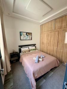 Postel nebo postele na pokoji v ubytování dar houdou + 4 fotografie