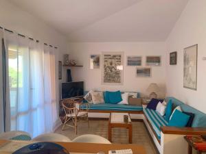 a living room with a couch and a table at Sardegna Beach Ginepro in Olbia