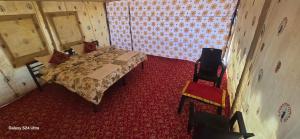 Postel nebo postele na pokoji v ubytování White Thar Camp