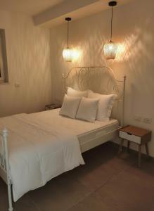 Postel nebo postele na pokoji v ubytování שלווה בנוף העמק