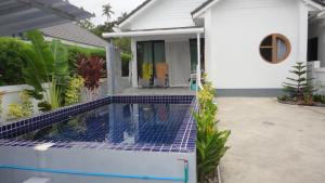 een zwembad voor een huis bij Waan Samui Pool Villa 2 in Taling Ngam Beach