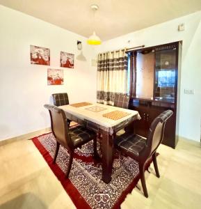 Φωτογραφία από το άλμπουμ του The Sky Mountain Kufri I Serviced Villa I Balcony I Valley and Mountain View I Family Groups & Bonfire I Memories & Enjoyment Villa I by Exotic Stays σε Kufri