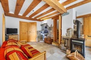 Μια τηλεόραση ή/και κέντρο ψυχαγωγίας στο Chalet La Verne - appartement du Bas