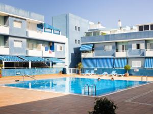 a swimming pool in front of a building at Puertito Azul in Puertito de Güímar