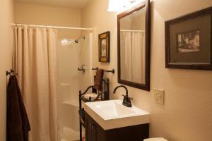 Ένα μπάνιο στο Hood View 30 Day Minimum +24 φωτογραφίες