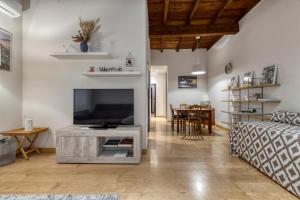 TV a/nebo společenská místnost v ubytování BluesHouse San Felice