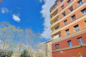 a tall building with a blue sky in the background at Casa Magnifica in Rome