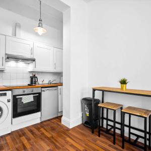 a kitchen with white cabinets and a counter top at Cozy 1Bed Apartment - Netflix - High Internet Speed - 7PCS in Wolverhampton