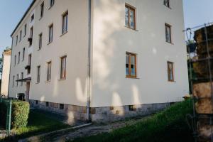 Το κτήριο όπου στεγάζεται  το διαμέρισμα